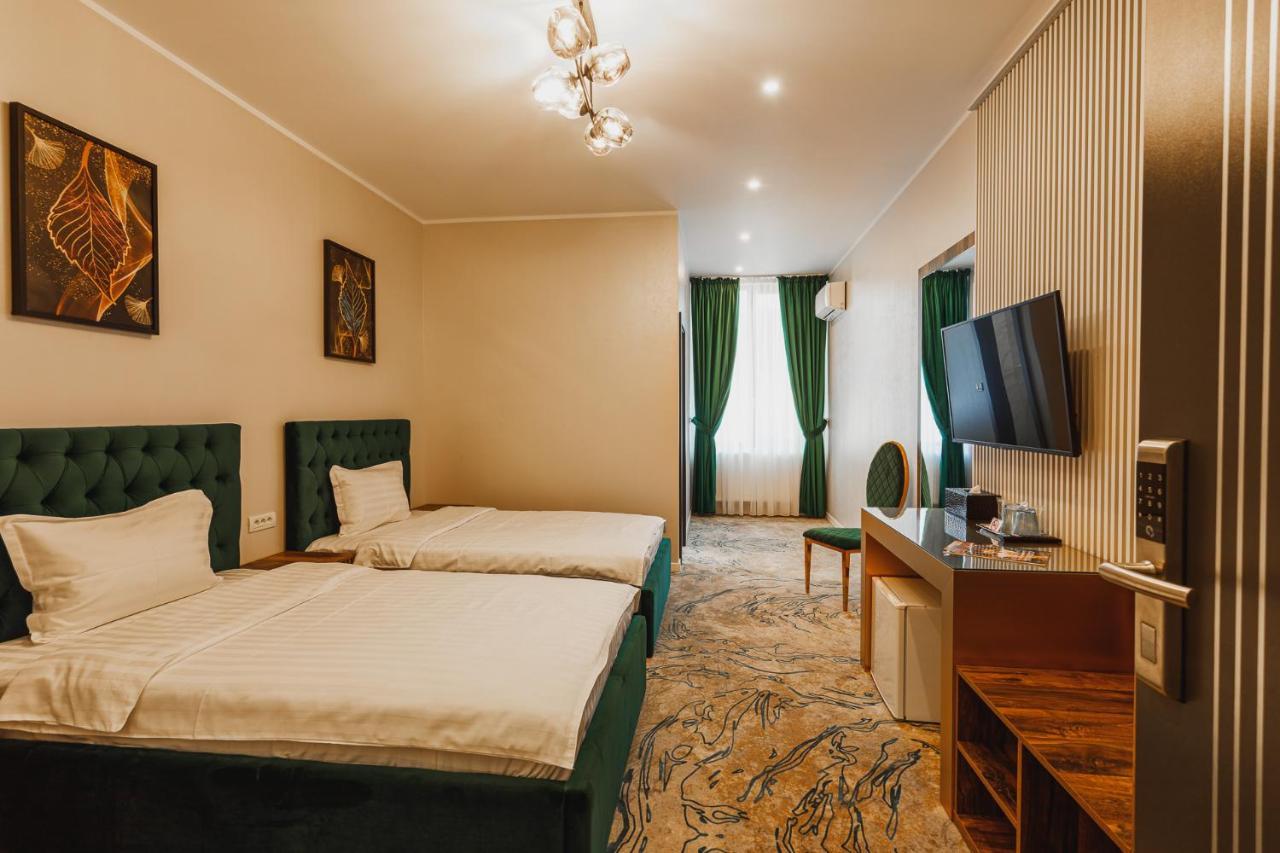 Motel Andra Tecuci Exterior photo