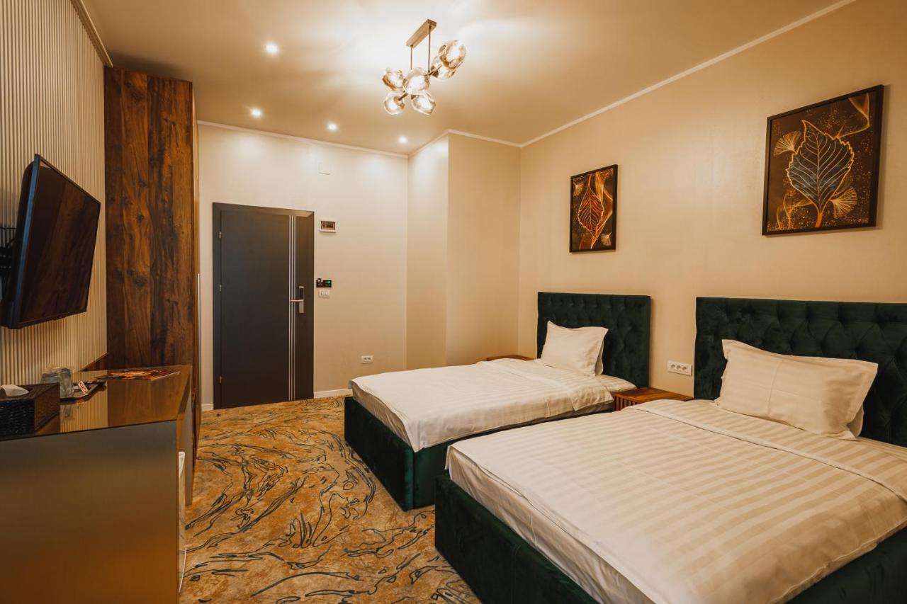 Motel Andra Tecuci Exterior photo