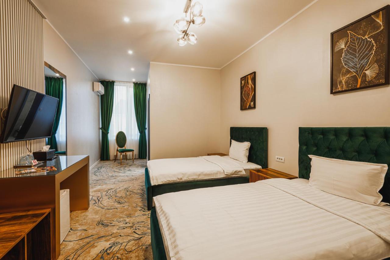 Motel Andra Tecuci Exterior photo