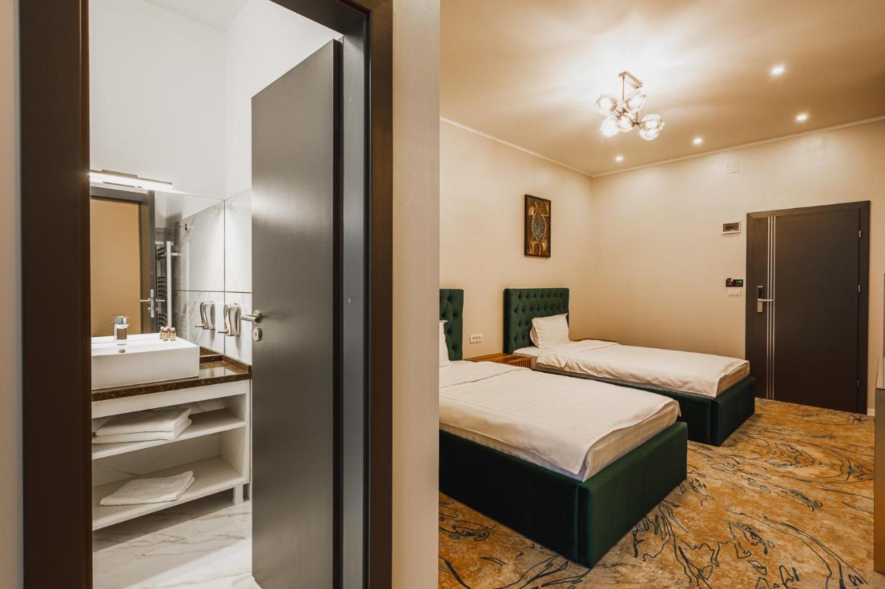 Motel Andra Tecuci Exterior photo